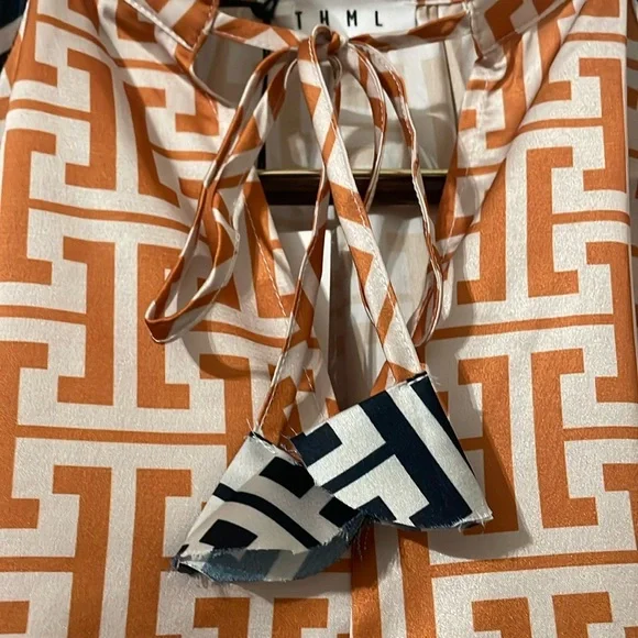 NWT THML Orange and Black Geometric Blouse Size M - Picture 8 of 8